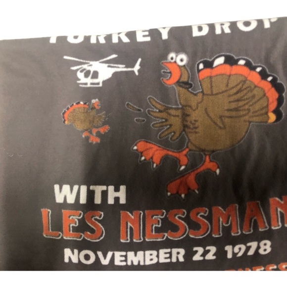 Vintage WKRP T-Shirt ‘First Annual Turkey Drop’ with Les Nessman 1978 Gray - Picture 2 of 5